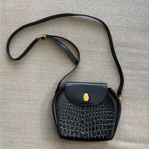 Elegant Black Croc-Embossed Shoulder Bag